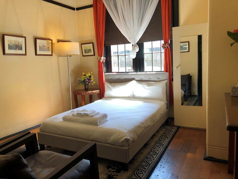 Sydney Harbour Bed And Breakfast - Cruises Travel 33