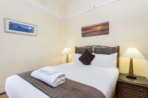 Sydney Harbour Bed And Breakfast - Cruises Travel 26