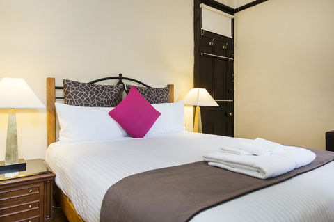 Sydney Harbour Bed And Breakfast - Cruises Travel 11