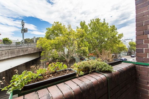 Sydney Harbour Bed And Breakfast - Cruises Travel 17