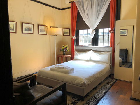 Sydney Harbour Bed And Breakfast - Cruises Travel 44
