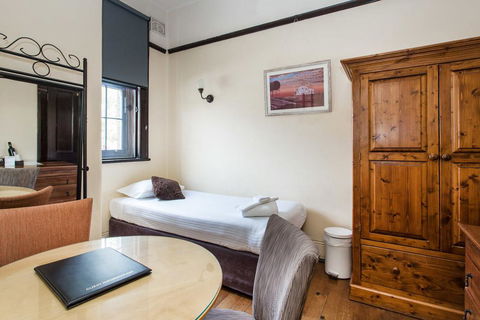 Sydney Harbour Bed And Breakfast - Cruises Travel 19