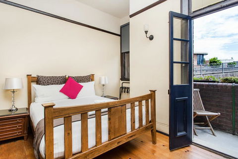 Sydney Harbour Bed And Breakfast - Cruises Travel 21