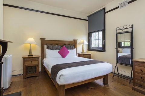 Sydney Harbour Bed And Breakfast - Cruises Travel 41