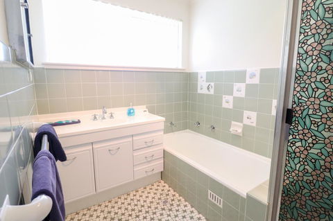 Coastal Horizons Beach House - Travel Search 11