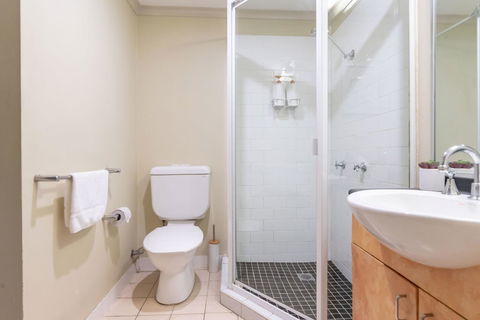 Classic 2 BR Apt In Pyrmont - Cruises Travel 8
