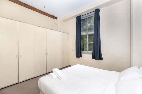 Classic 2 BR Apt In Pyrmont - Cruises Travel 13