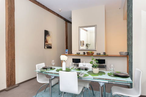 Classic 2 BR Apt In Pyrmont - Cruises Travel 4