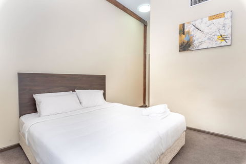 Classic 2 BR Apt In Pyrmont - Cruises Travel 12
