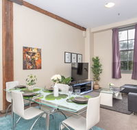 Classic 2 BR Apt in Pyrmont - Cruises Travel