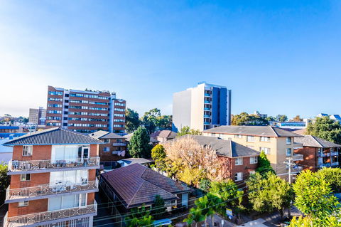 Near Train Station, New 2 BR Apt/free Parking - Cruises Travel 39