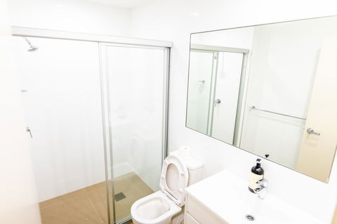 Near Train Station, New 2 BR Apt/free Parking - Cruises Travel 29