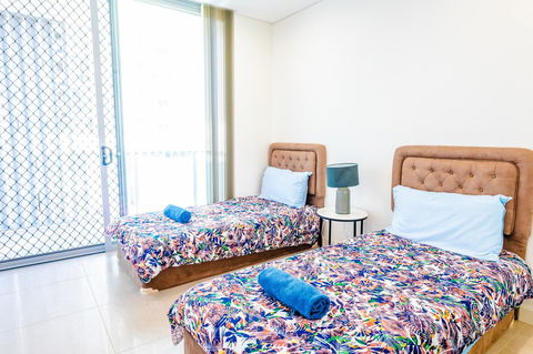 Near Train Station, New 2 BR Apt/free Parking - Cruises Travel 28