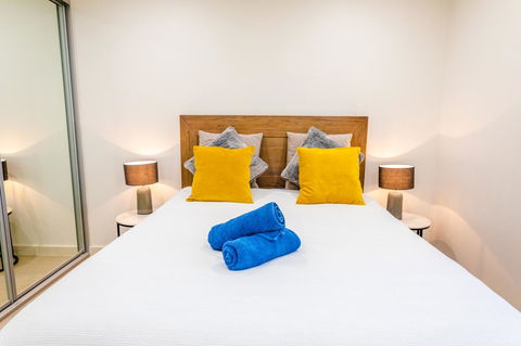 Near Train Station, New 2 BR Apt/free Parking - Cruises Travel 20