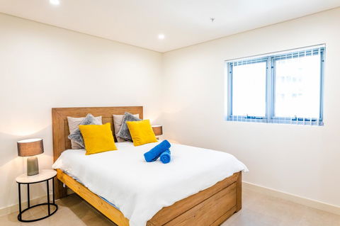 Near Train Station, New 2 BR Apt/free Parking - Cruises Travel 24