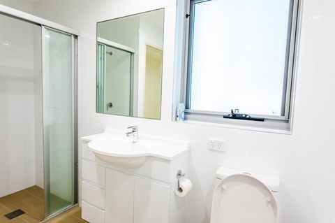 Near Train Station, New 2 BR Apt/free Parking - Cruises Travel 30