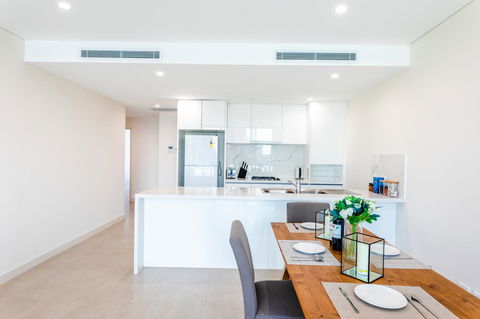 Near Train Station, New 2 BR Apt/free Parking - Cruises Travel 2