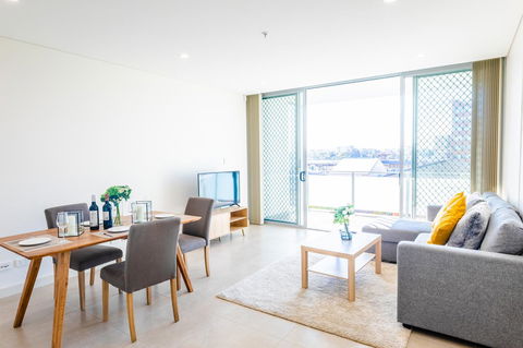 Near Train Station, New 2 BR Apt/free Parking - Cruises Travel 15