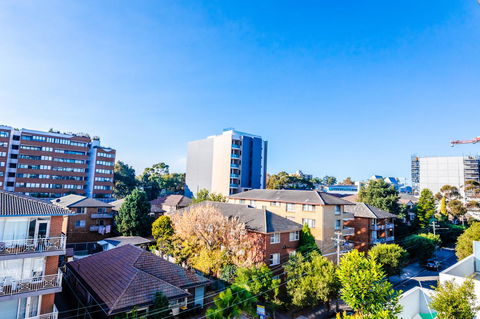 Near Train Station, New 2 BR Apt/free Parking - Cruises Travel 38
