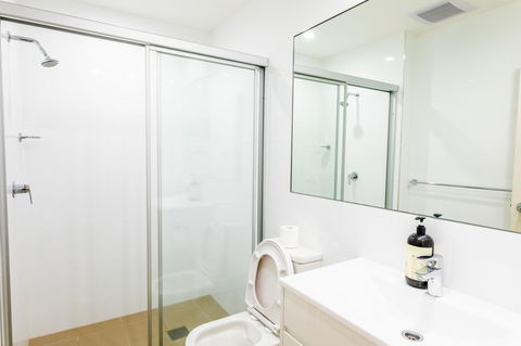 Near Train Station, New 2 BR Apt/free Parking - Cruises Travel 33