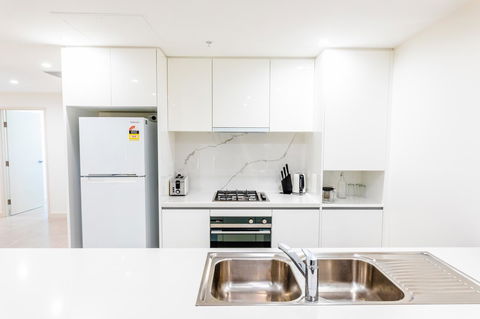 Near Train Station, New 2 BR Apt/free Parking - Cruises Travel 14