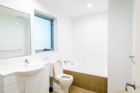 Near Train Station, New 2 BR Apt/free Parking - Cruises Travel 31