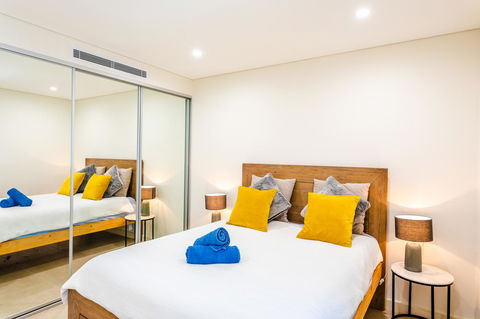 Near Train Station, New 2 BR Apt/free Parking - Cruises Travel 25