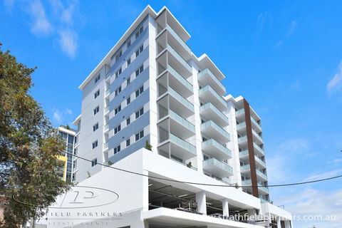 Near Train Station, New 2 BR Apt/free Parking - Cruises Travel 35