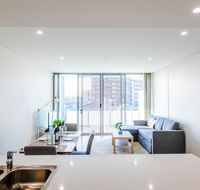 Near train station new 2 BR apt/free parking - Cruises Travel