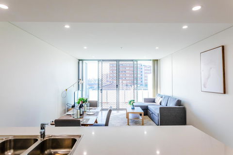 Near Train Station, New 2 BR Apt/free Parking - Cruises Travel 0