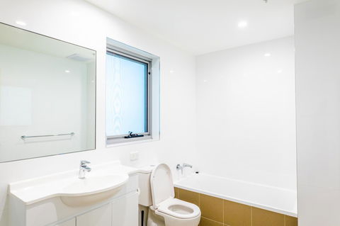 Near Train Station, New 2 BR Apt/free Parking - Cruises Travel 32