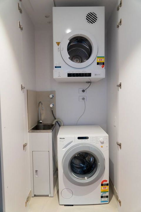 Two Bedroom Darling Harbour Apt Chinatown CBD UTS - Cruises Travel 15