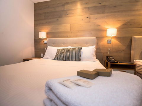 Crown Hotel Surry Hills - Cruises Travel 3