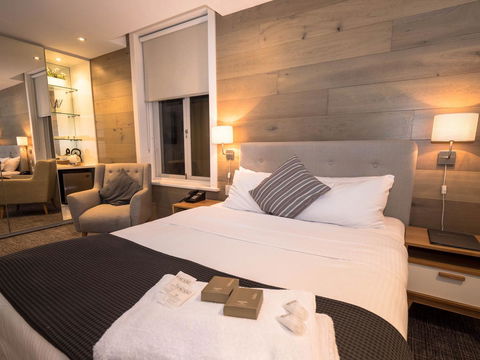 Crown Hotel Surry Hills - Cruises Travel 7