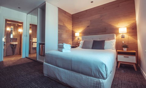 Crown Hotel Surry Hills - Cruises Travel 13