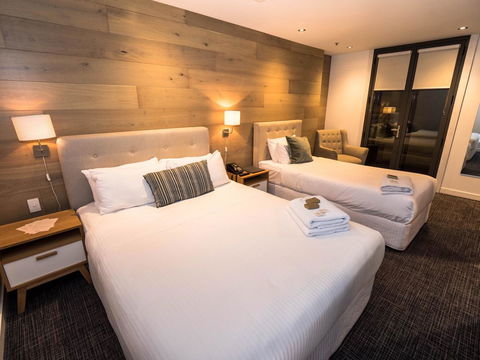 Crown Hotel Surry Hills - Cruises Travel 1