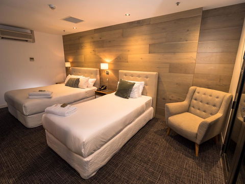 Crown Hotel Surry Hills - Cruises Travel 9