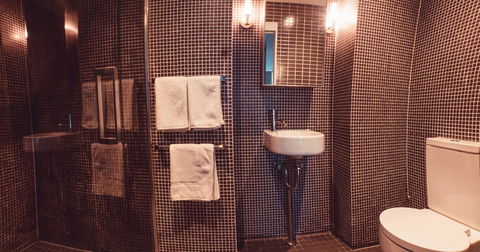 Crown Hotel Surry Hills - Cruises Travel 23