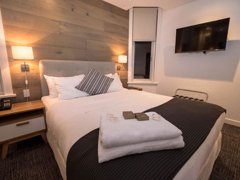 Crown Hotel Surry Hills - Cruises Travel 2