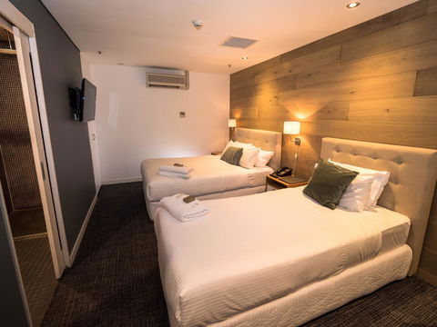 Crown Hotel Surry Hills - Cruises Travel 10
