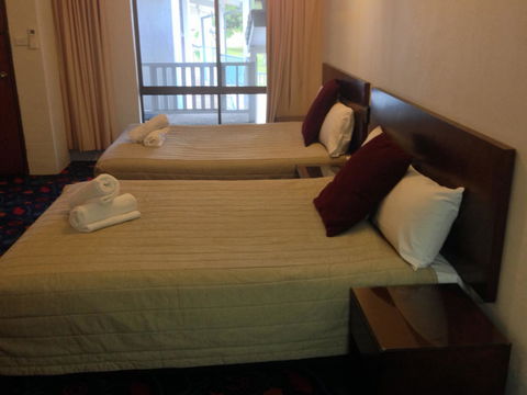 Fern Bay Motel - Cruises Travel 6