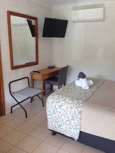 Fern Bay Motel - Cruises Travel 16