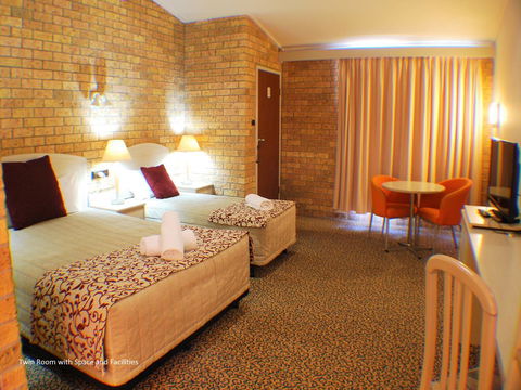 Fern Bay Motel - Cruises Travel 44