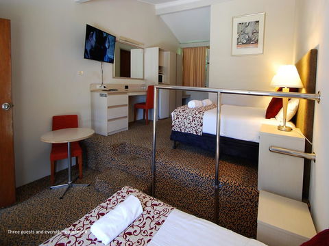 Fern Bay Motel - Cruises Travel 42