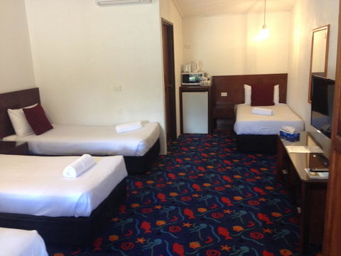 Fern Bay Motel - Cruises Travel 8