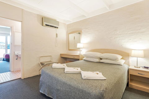 Black Dolphin Resort Motel & Apartments - Travel Search 18