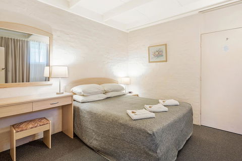 Black Dolphin Resort Motel & Apartments - Travel Search 38