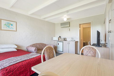 Black Dolphin Resort Motel & Apartments - Travel Search 14