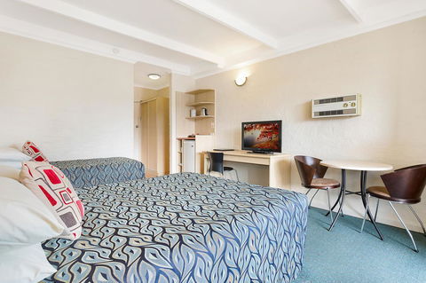 Black Dolphin Resort Motel & Apartments - Travel Search 10