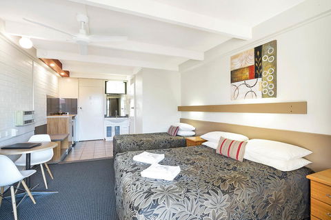 Black Dolphin Resort Motel & Apartments - Travel Search 21